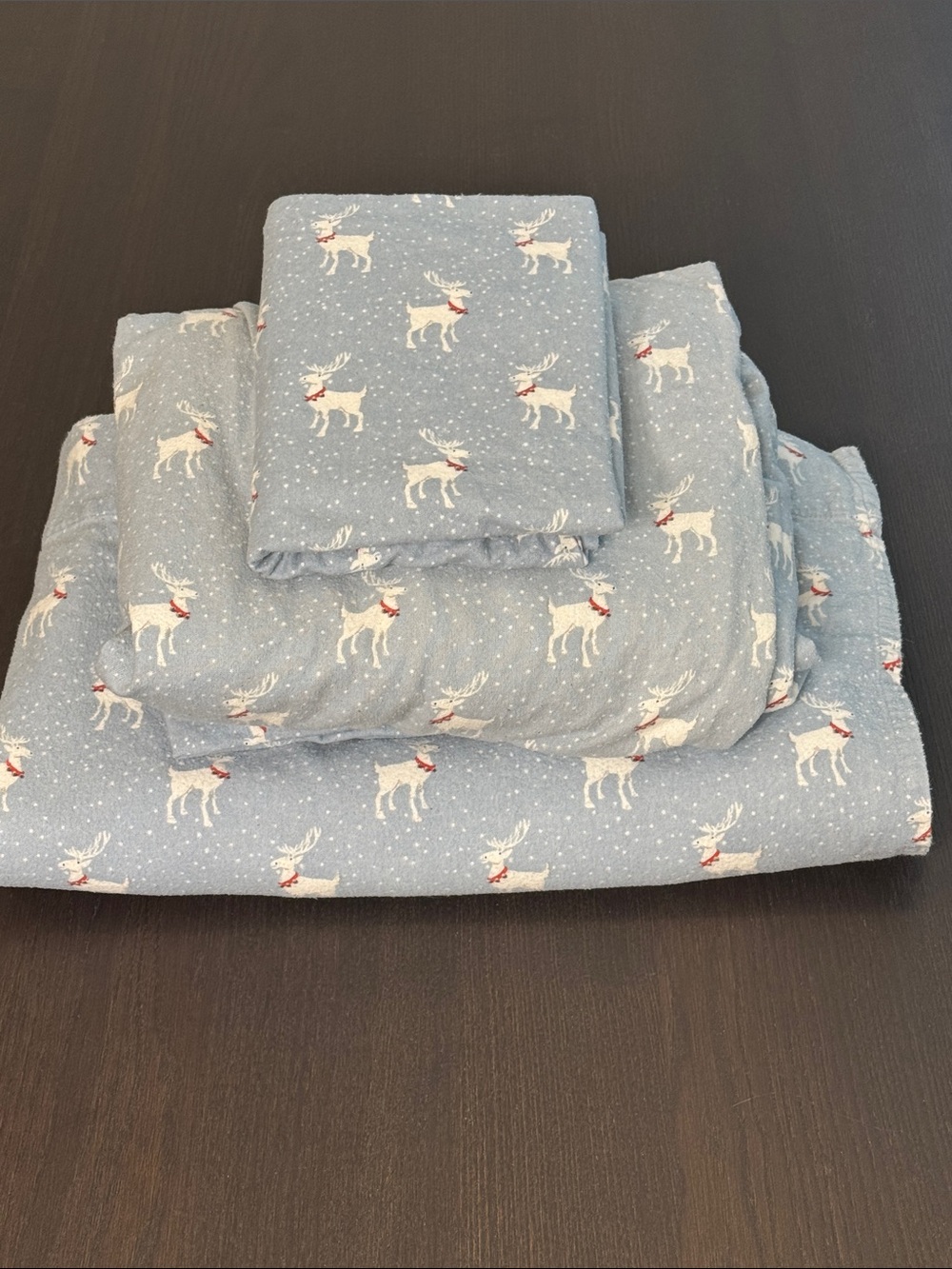 Full-sized Blue Reindeer Print Sheet Set. GUC.